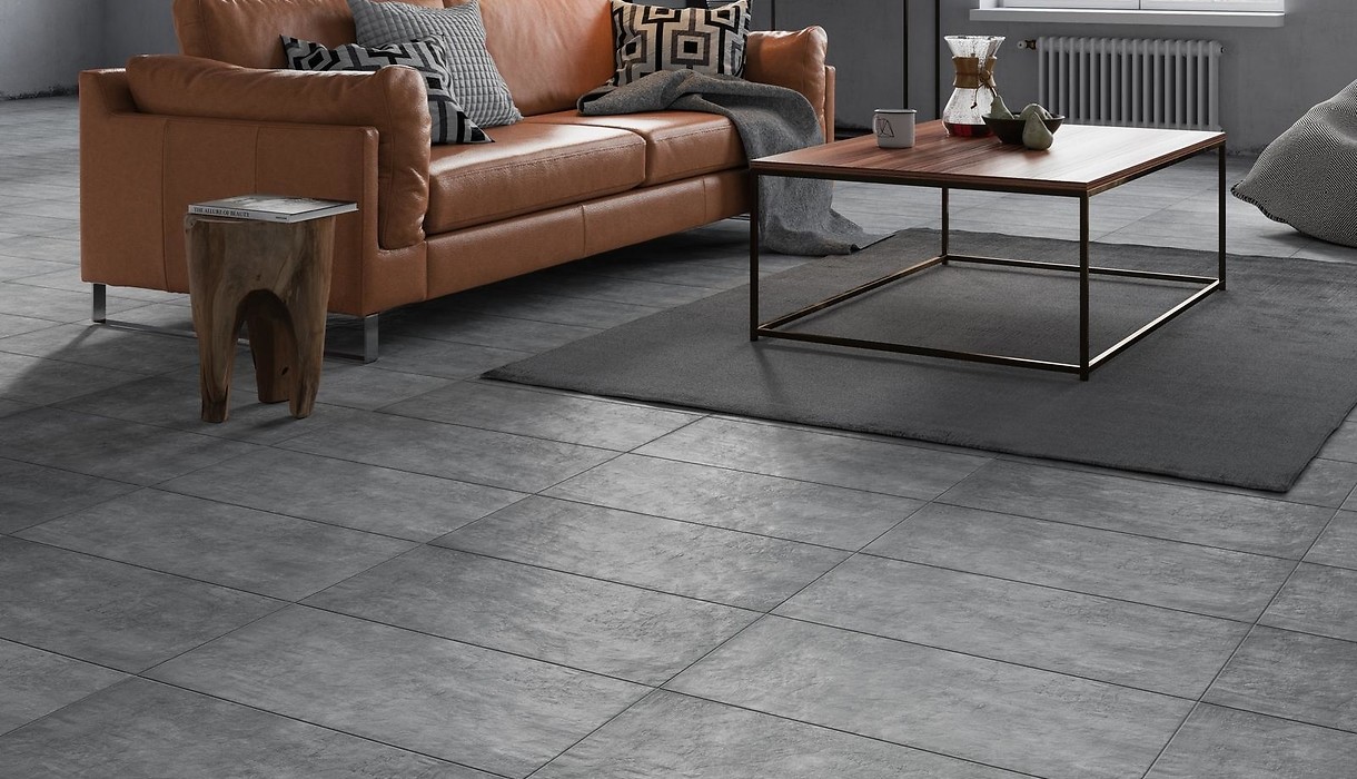 Szary gres - imitacja betonu - na podłodze w salonie - nowoczesny salon - PIETRA GREY
