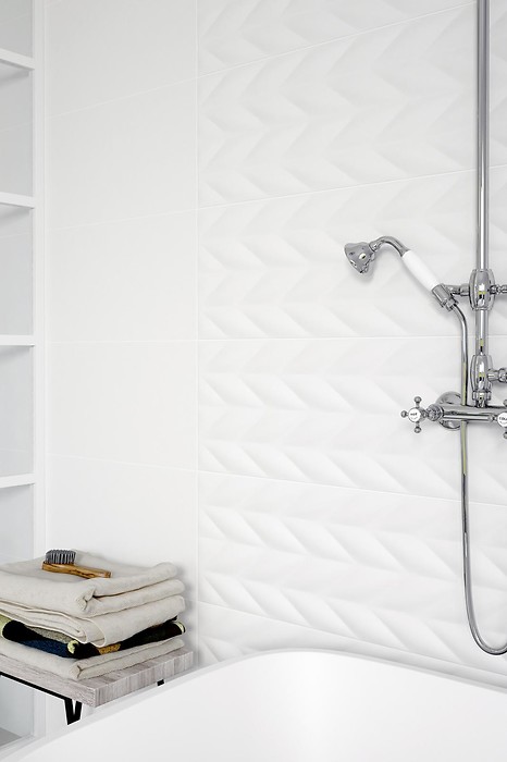 Białe francuskie płytki ozdobne strukturalne - dekor do łazienki - FRENCH BRAID
