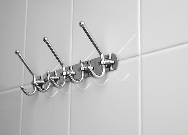 Na jakiej wysokości umieścić wieszaki