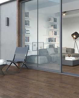 Płytki z kolekcji Selected Oak od Opoczno możesz położyć także na balkonie