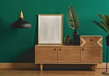 Intensywne barwy ściany i podłogi