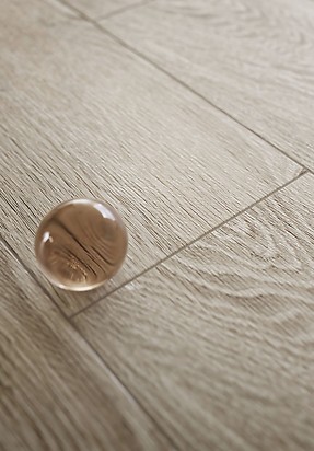 Zróżnicowana kolorystyka i struktura płytek drewnopodobnych 1