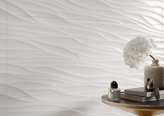 Co położyć na ściany w przedpokoju – farba, a może płytki?