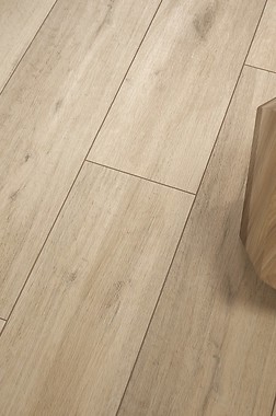 Co wybrać na podłogę – drewno, panele podłogowe czy płytki drewnopodobne? 2