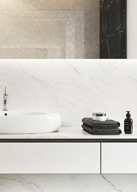 Połączenie białego i czarnego marmuru w łazience