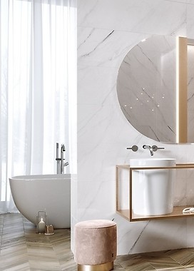 Połączenie białego i czarnego marmuru w łazience