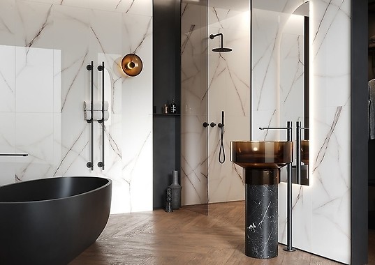 Połączenie białego i czarnego marmuru w łazience