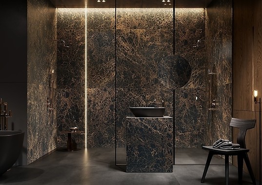 Połączenie białego i czarnego marmuru w łazience