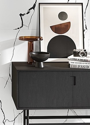 Połączenie białego i czarnego marmuru w łazience