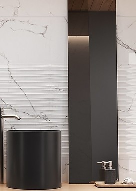 Połączenie białego i czarnego marmuru w łazience