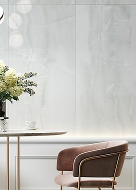 Ponadczasowa elegancja, czyli marmurowa ściana w salonie