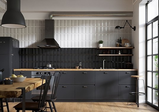 Aranżacja kuchni z białą cegłą na ścianie