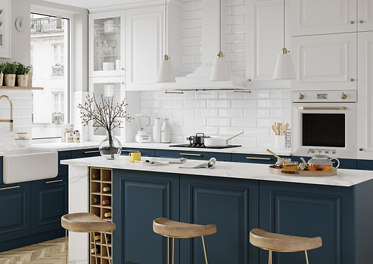 Aranżacja kuchni z białą cegłą na ścianie