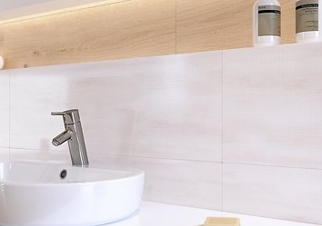 Jak nowocześnie urządzić małą łazienkę?