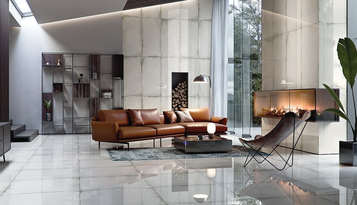 Aranżacja salonu z betonem na ścianie