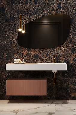 Złote akcenty w marmurowej łazience