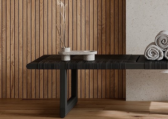 Połączenie drewna i betonu w salonie