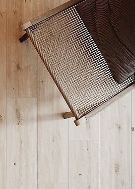 Nowoczesne wykończenie kominka płytkami