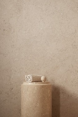 Z czym połączyć kamień na ścianie?