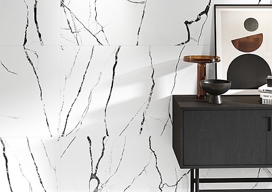 Efekt marmuru na ścianie – jak go uzyskać?