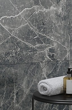 Efekt marmuru na ścianie – jak go uzyskać?