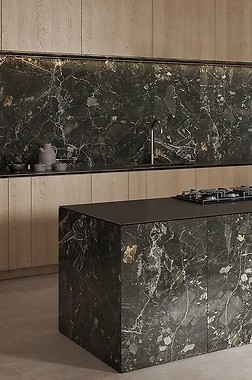 Efekt marmuru na ścianie – jak go uzyskać?