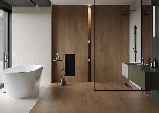 Drewniana podłoga - jakie płytki będą do niej pasować?