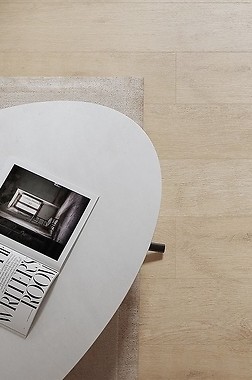 Drewniana podłoga - jakie płytki będą do niej pasować?