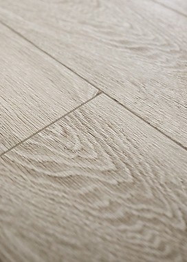 Kuchnia połączona z salonem - czy jednakowa podłoga to dobry pomysł?