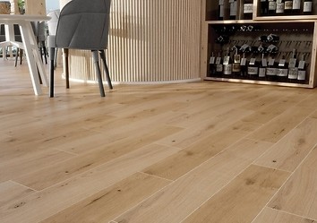 Dąb sonoma we wnętrzu - z jakimi dekorami stworzy estetyczne połączenie?