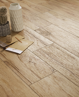 3 najpopularniejsze online kolekcje płytek drewnopodobnych 2025