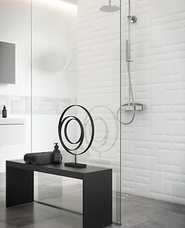 Białe płytki z kolekcji Pillow Game od Opoczno