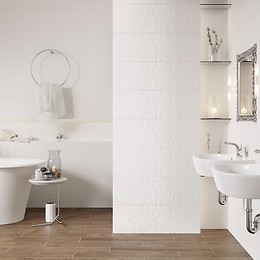 Łazienka w stylu romantycznym z płytkami Opoczno